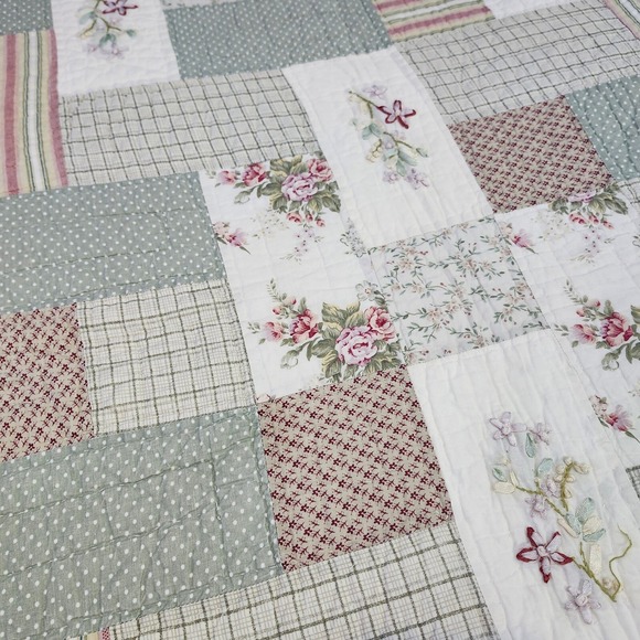 Floral Patchwork Quilt Bedding Cottagecore‎ Embroidered Accent Full